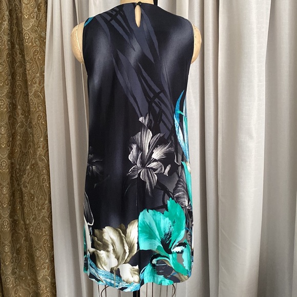 Beautiful dress, tunic even good for pregnancy a polyester and spandex. - Picture 5 of 9